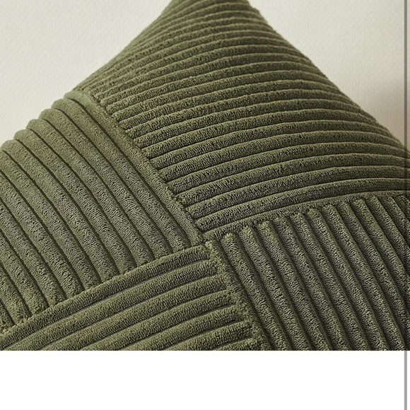 Green Decorative Throw Pillow Covers Set of 2 18x18 Inches for Couch Bed Sofa - Picture 4 of 8